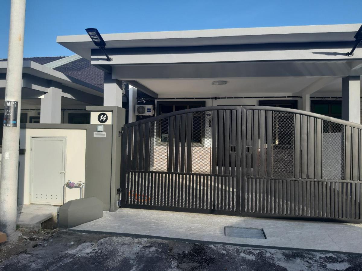 Rumah Armand Melaka 4Br Fully Aircond 외부 사진